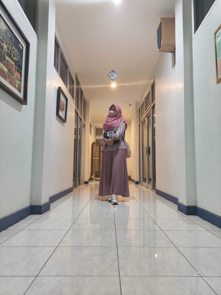 Inspirasi Hijab OOTD Blouse Pink